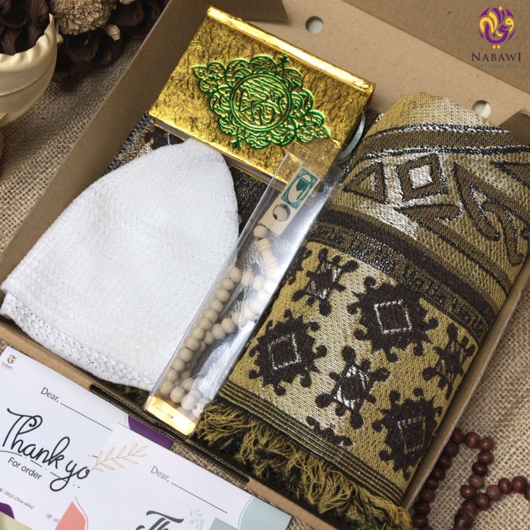 Hampers Gift Box B Kado Cowok Sajadah Al Quran Peci Tasbih Kado Ulang Tahun Wisuda Anniversary