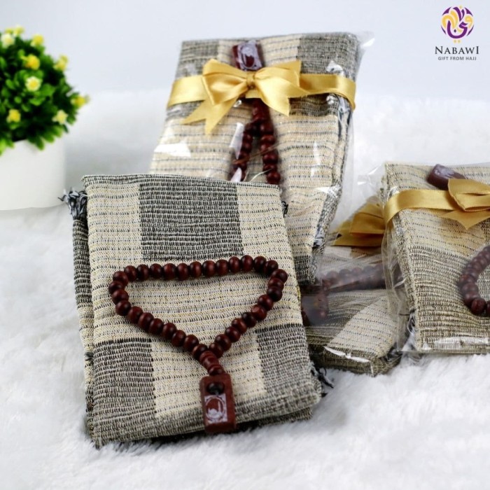 Parcel Sajadah free Tasbih kayu / paket parcel sajadah Oleh-oleh Haji